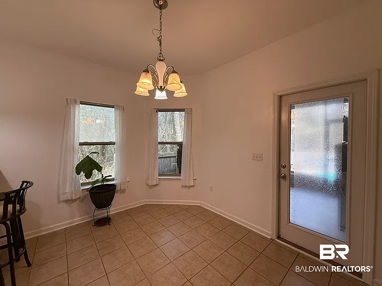 10720 Dunmore Dr — Photo 9