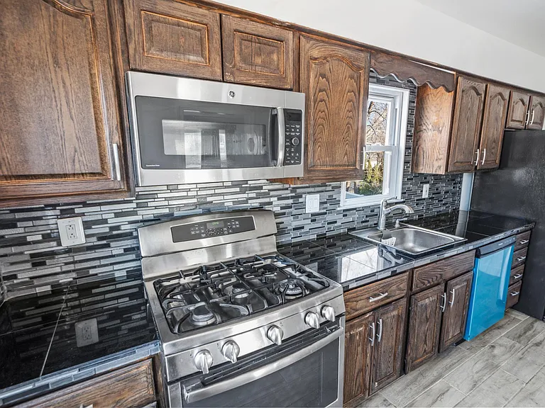 254 Lexington Ave #2 — Photo 3