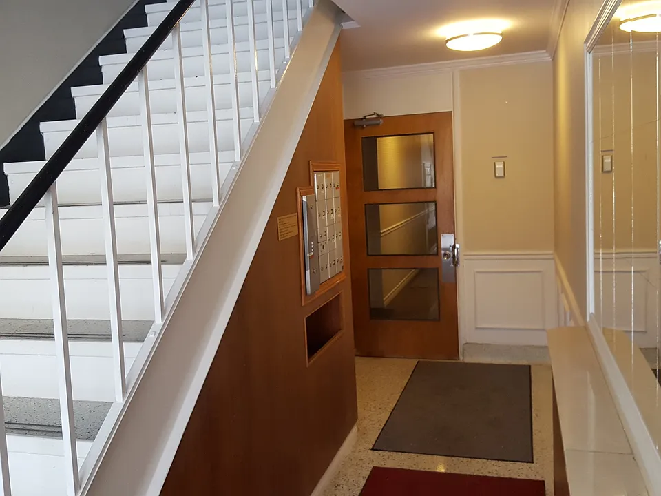 111 Crichton St