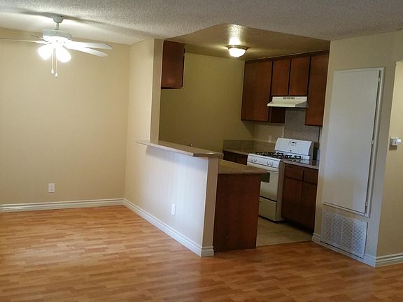 5th image of 17327 Saticoy St APT 103