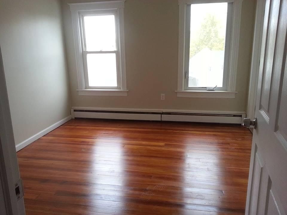 middle bedroom