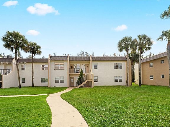 2nd image of 110 Lake Meryl Dr APT 216