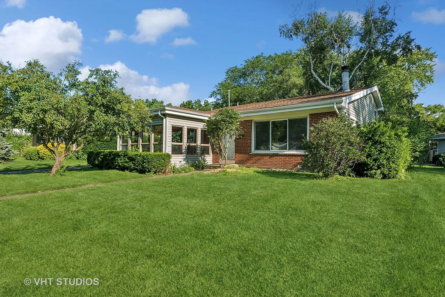 904 Noel Dr photo 1