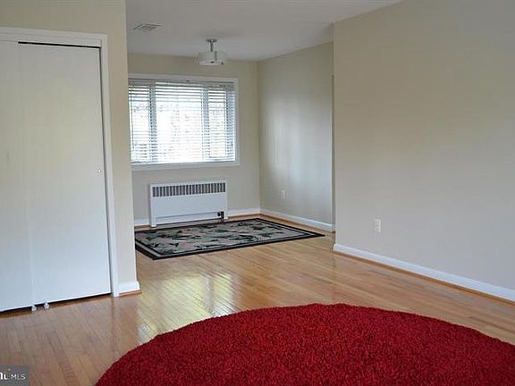 2nd image of 10404 Montrose Ave #M302