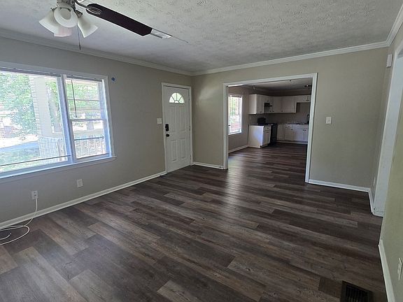 3rd image of 4131 Hicks Rd