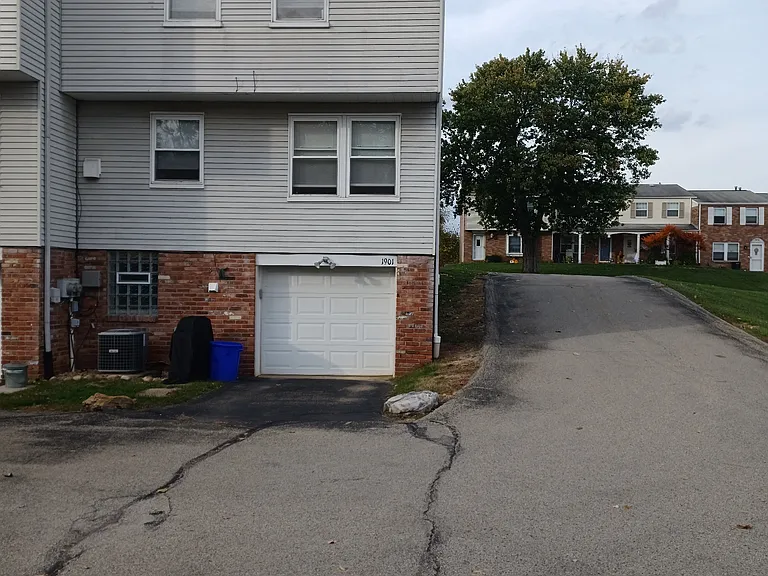 1901 Kirkby Dr — Photo 33