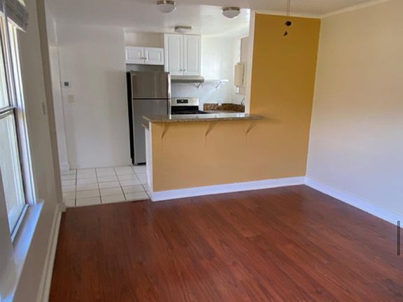 5th image of 312 W Richmond Ave