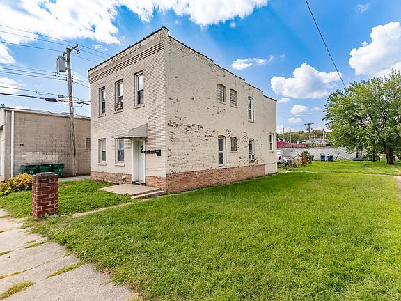 4th image of 4422 Clark Ave