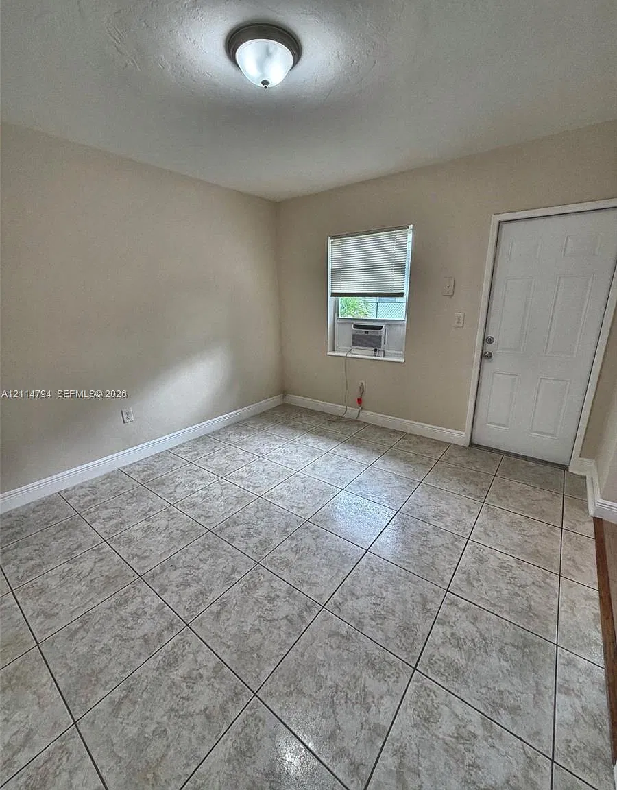 Biscayne Heights — Photo 3