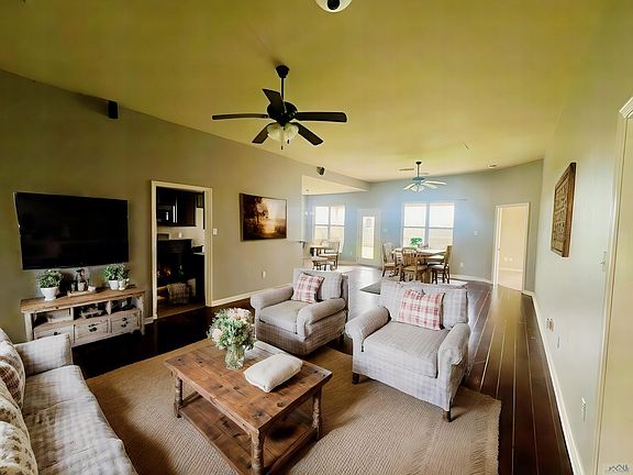 3rd image of 102 Carriage Way