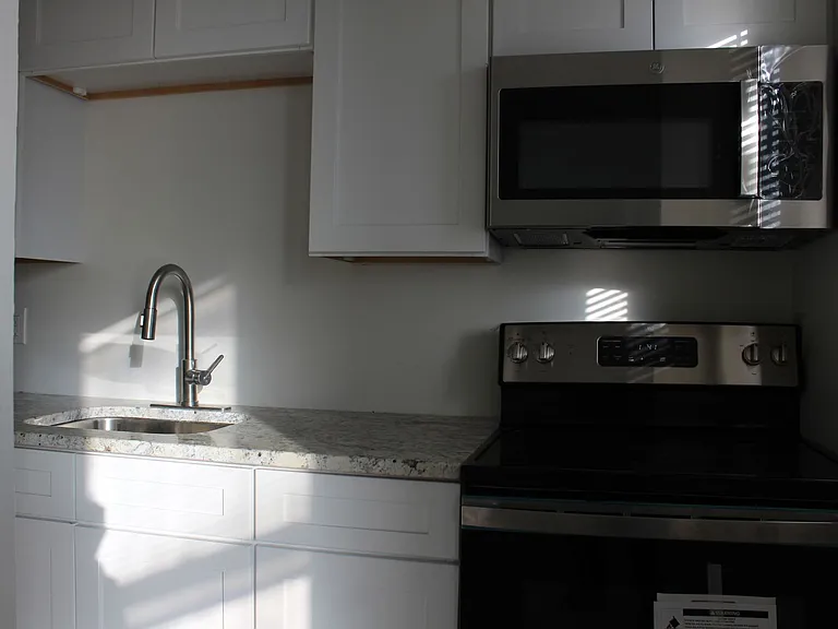 251 Green St — Photo 3