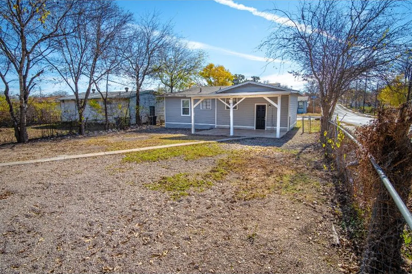 Cozy Remodeled Home Near Downtown — Photo 2