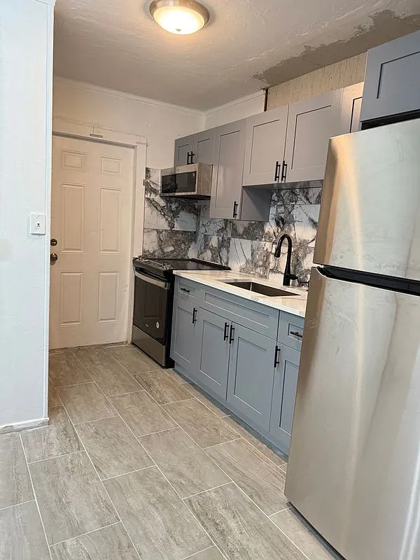 2 bed, 1.0 bath, 720 sqft, $2,100 — Photo 4