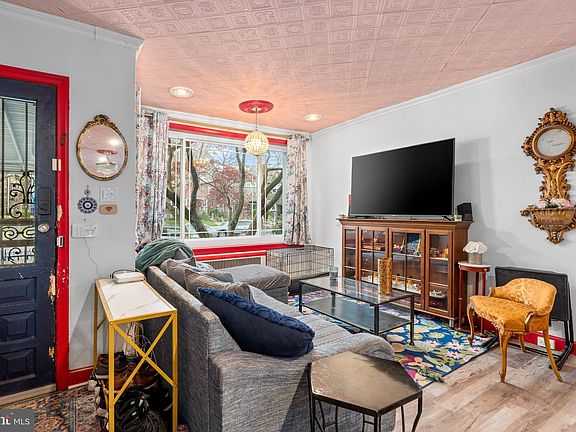 5th image of 5734 Woodbine Ave