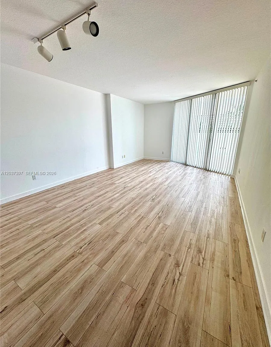 One Miami West Condo — Photo 3