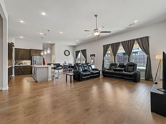3rd image of 104 Shady Glen Dr
