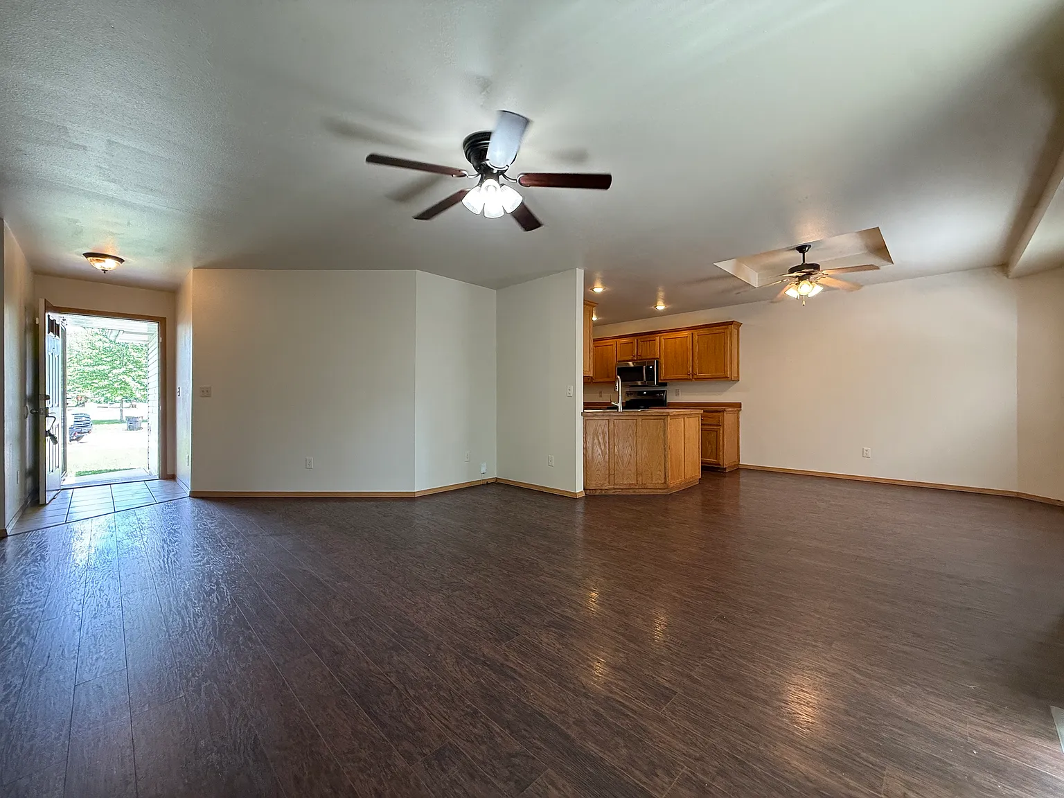 1453 S Lone Pine Ave — Photo 4