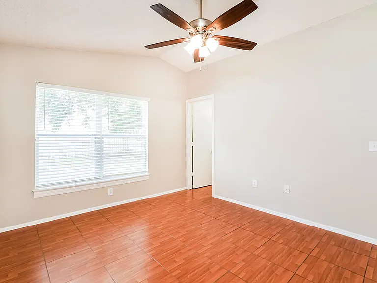 1227 Heather Lake Dr — Photo 10