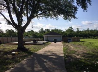 7121 Beechwood Dr, Angleton, TX 77515