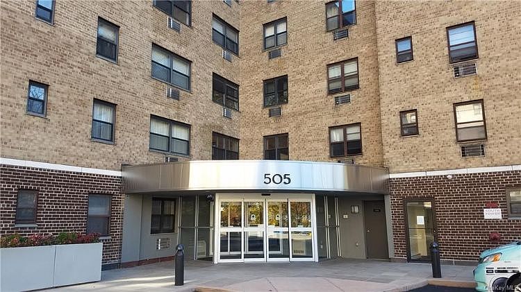 1st image of 505 Central Park Ave #418