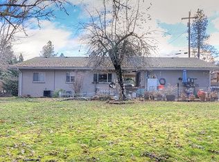 310 Crestview Loop, Grants Pass, OR 97527