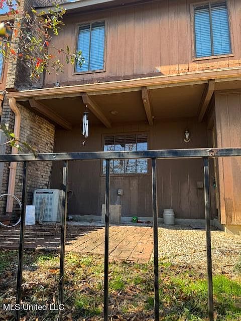 2nd image of 1255 E County Line Rd APT H3