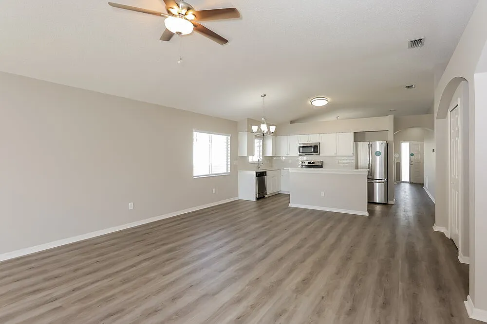 3 bed, 2.0 bath, 2041 sqft, $4,090 — Photo 4