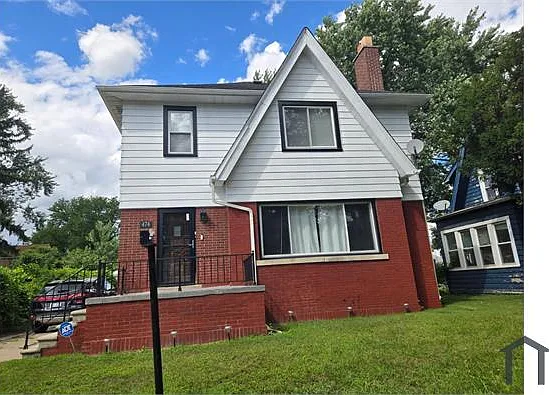 474 W Greendale — Photo 2