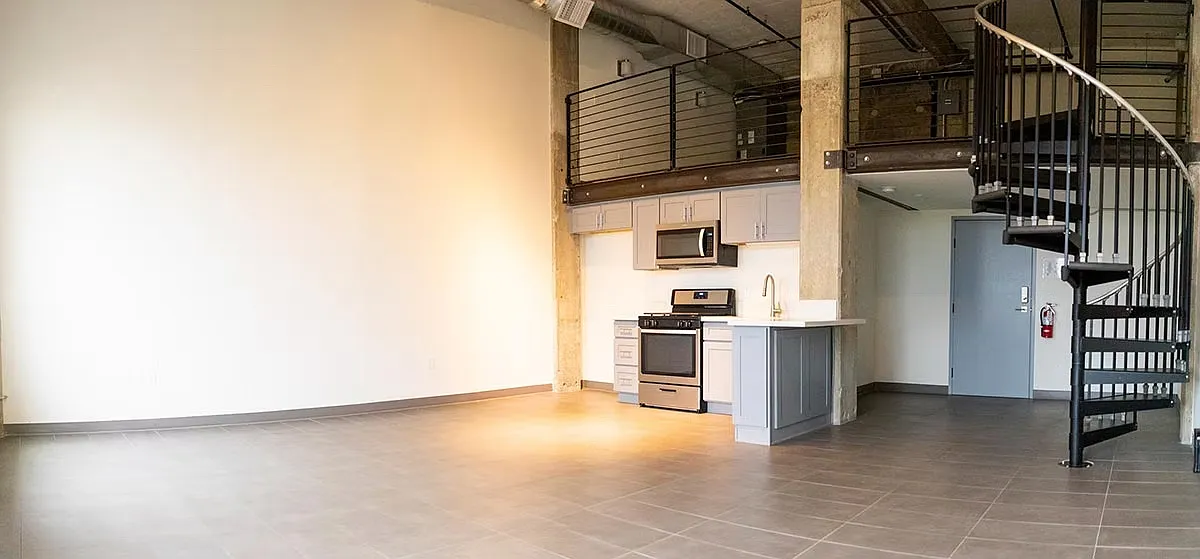 Studio, 988 sqft, $2,270 — Photo 4