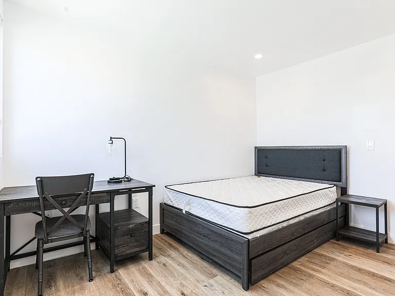 1534 W 35th St — Photo 35