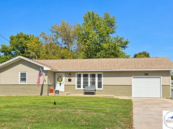 835 W Thomas St, Marshall, MO 65340