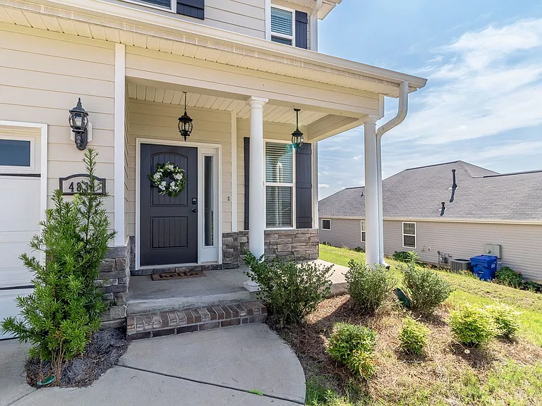 4831 Fairmont Dr — Photo 2
