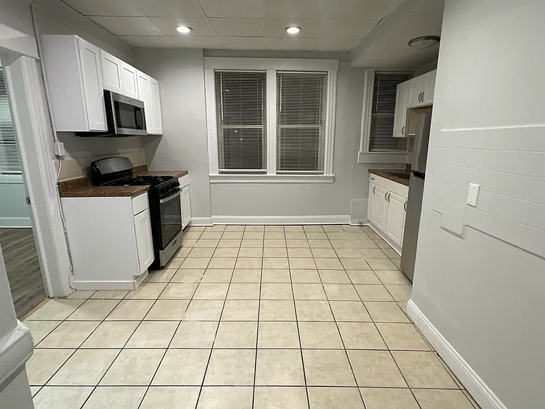 240 Paterson Ave #5 — Photo 15