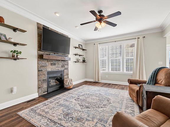 5th image of 102 Wood Valley Dr