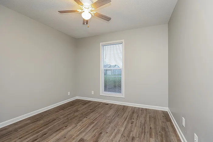 427 Sandburg Dr — Photo 7