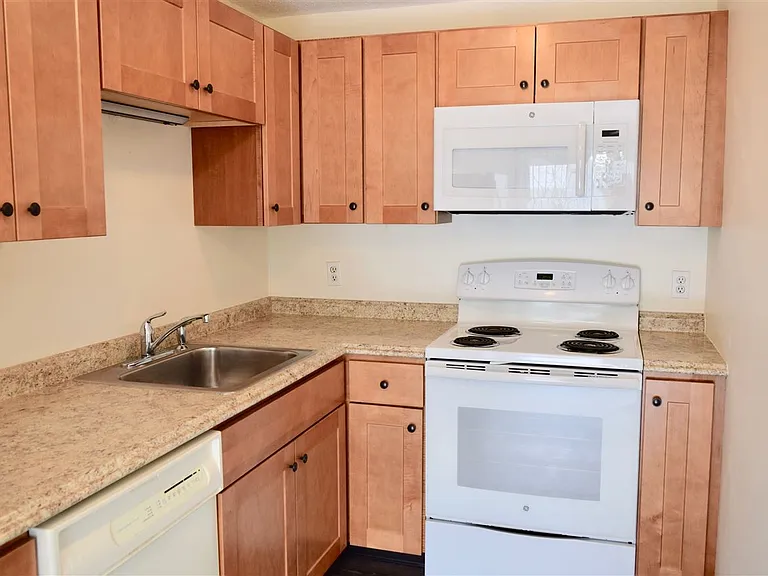 796 Court St #I — Photo 4