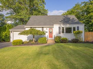 12 Wright St, Pearl River, NY 10965