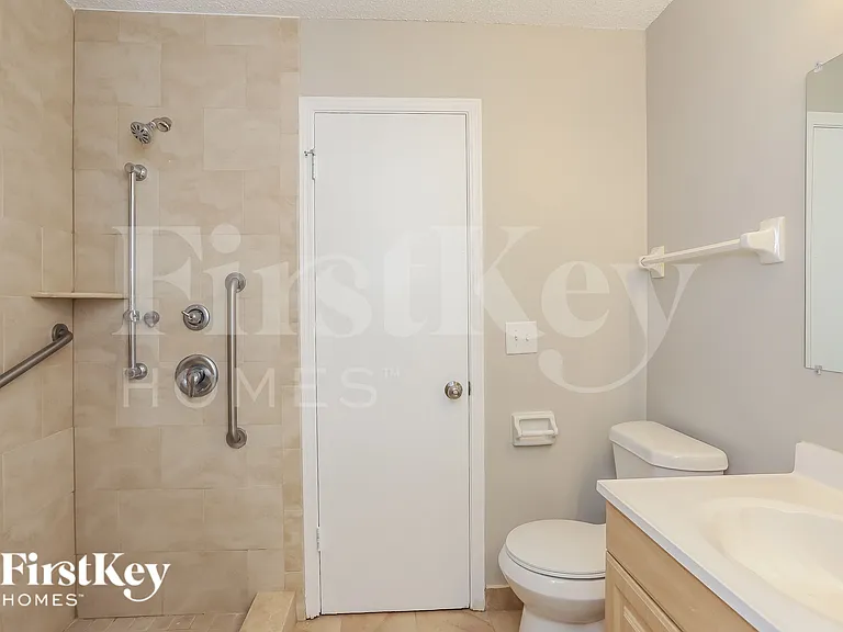 1047 Cove Landing Dr — Photo 16