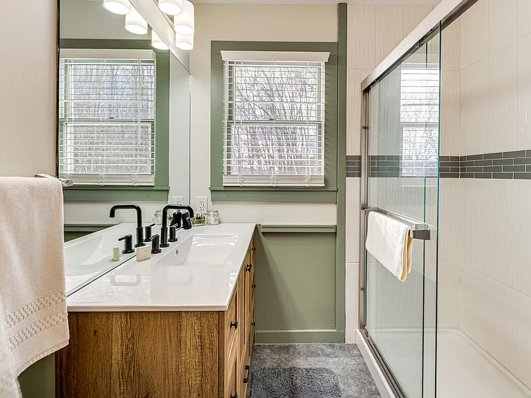 470 Maple St — Photo 34
