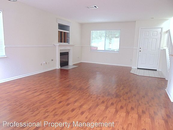 3rd image of 3123 Stone Cliff Ct