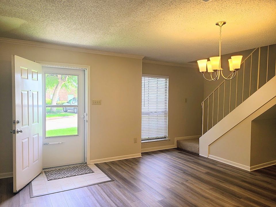 Front entrance with view of dining room and stairs to master bedroom