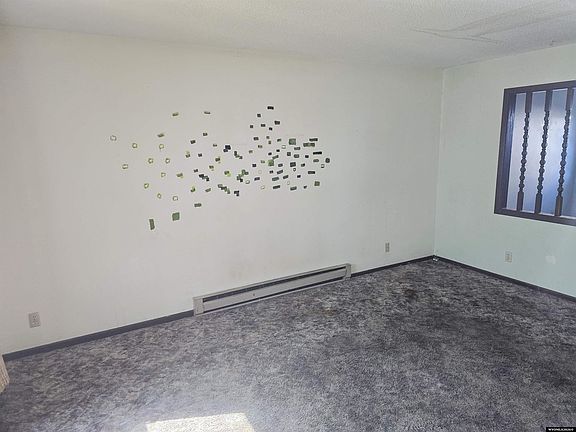 4th image of 784 Badger Ln