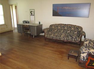 906 Hackberry St, Taylor, TX 76574