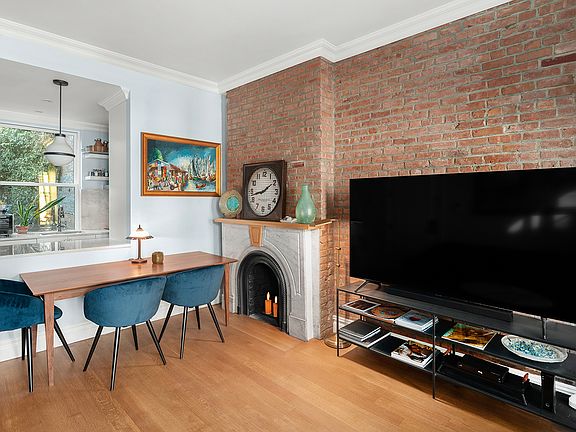 4th image of 158 W 10th St #1