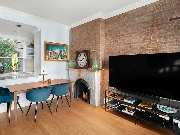 158 W 10th St #1 — Photo 4
