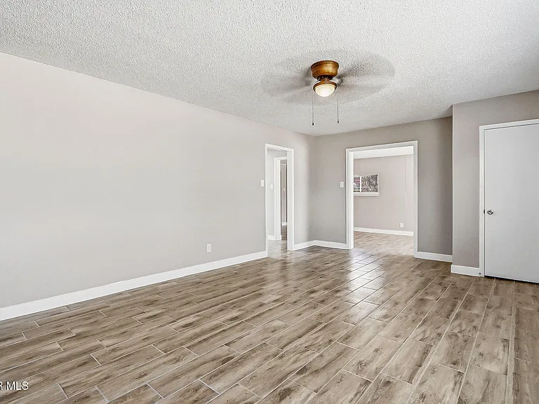 5704 Sage Ct — Photo 5
