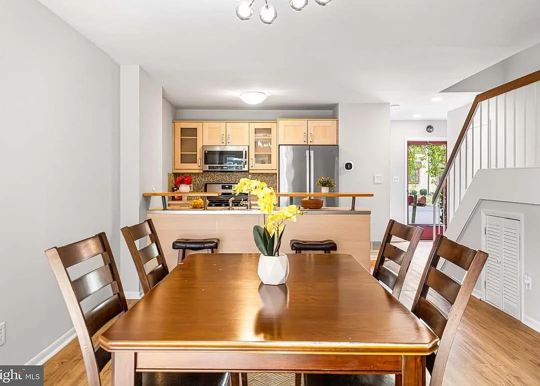 2 bed, 1252 sqft, $2,500 — Photo 3