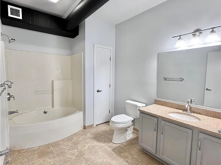 11 W 2nd St #101 — Photo 15