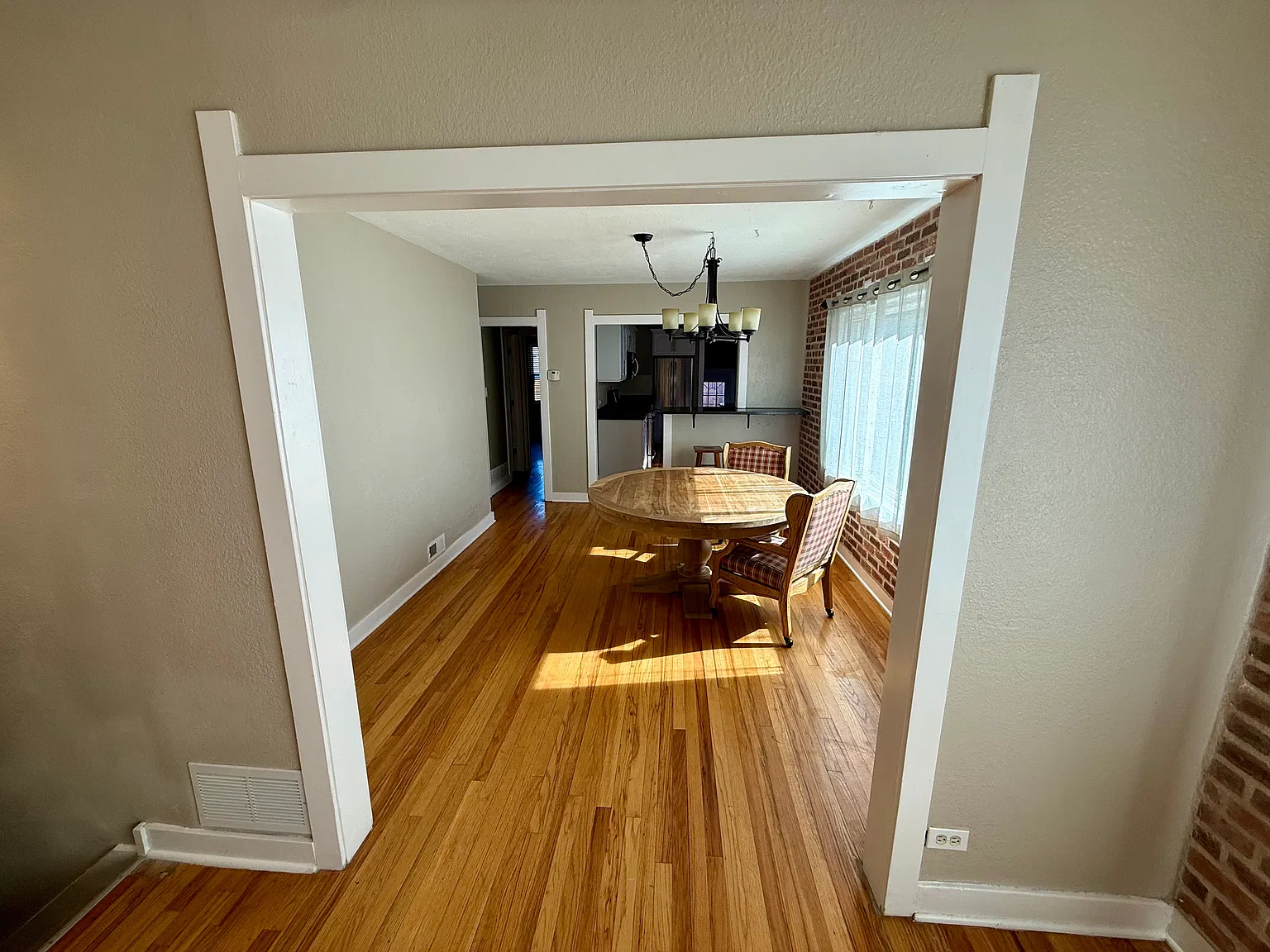 3 bed, 2000 sqft, $3,600 — Photo 3