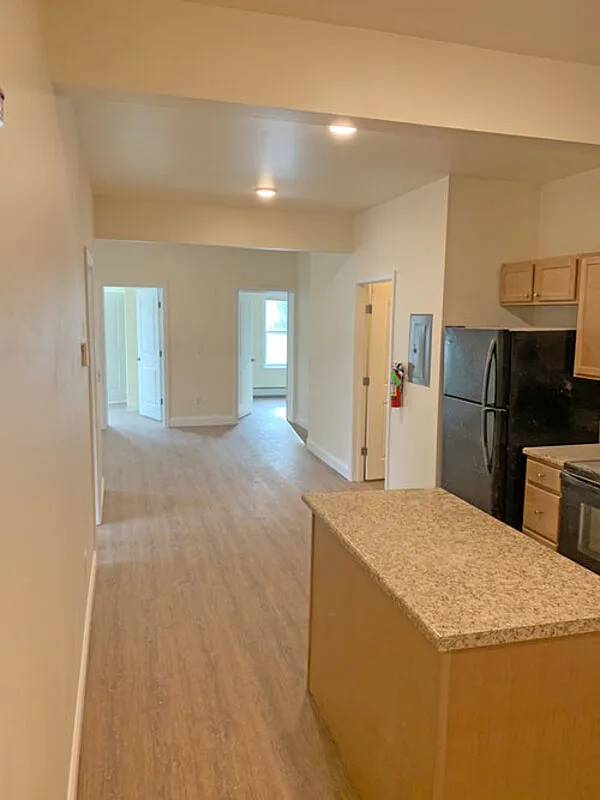4 bed, 1.0 bath, $4,680 — Photo 2